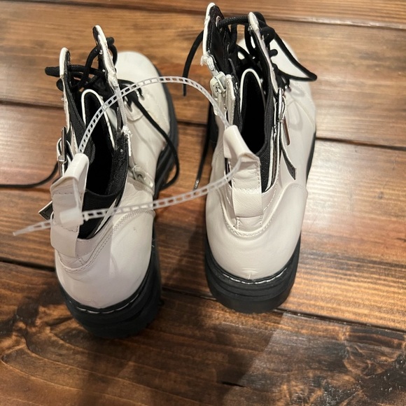 Jellypop Abstract White Lace-Up Ankle Boots, size 8.5, Doc Marten, see pics - Picture 3 of 9